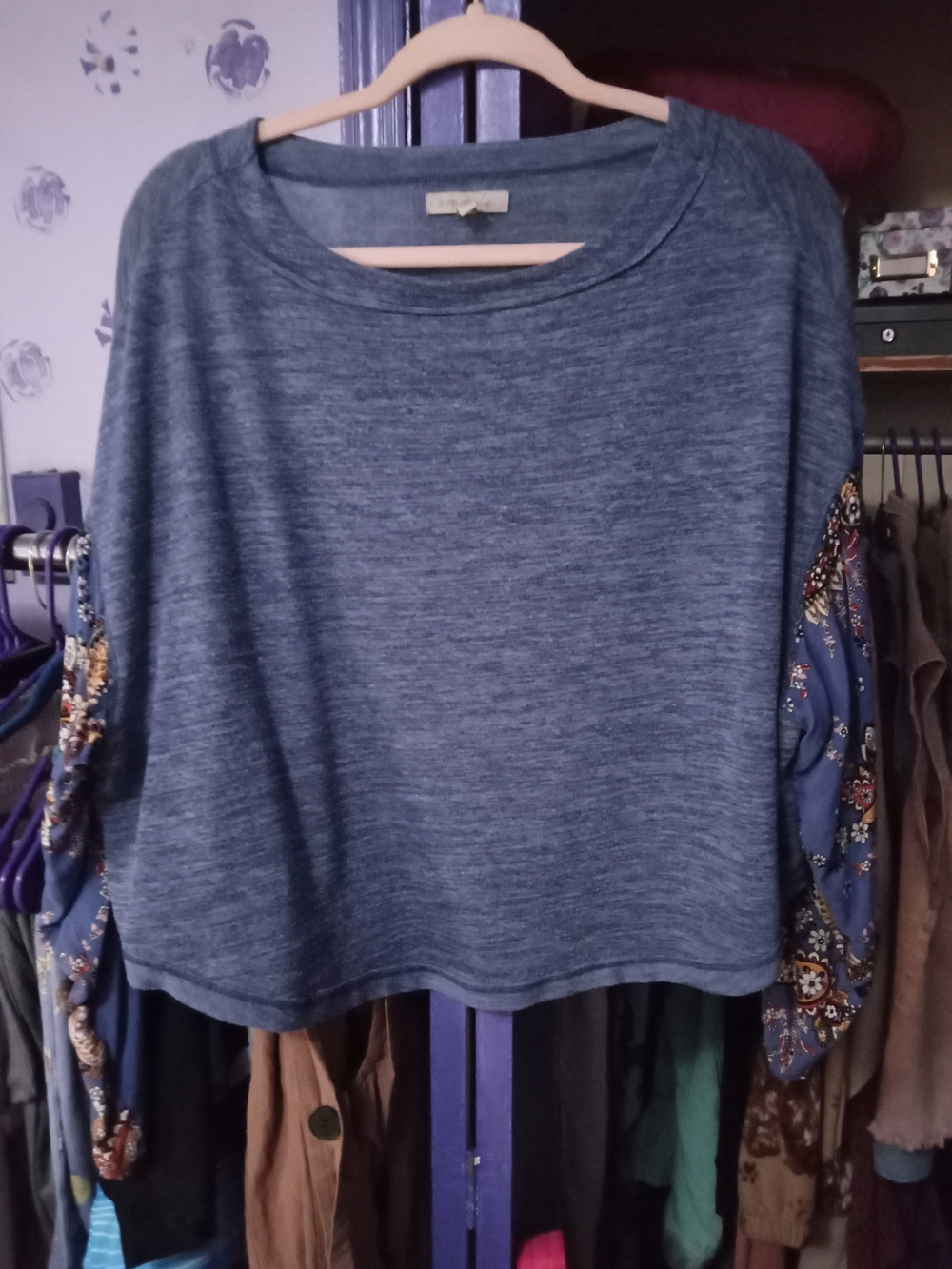 Wonderly Heathered Blue Scoop Neck Crop Top With Floral Sleeves
